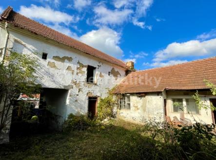 4 | Prodej - dům/vila, 1 883 m²