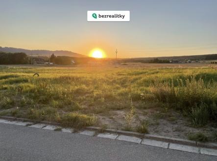 1756043271-acdwjrkhfk-z-c3-a1pad-slunce | Prodej - pozemek pro bydlení, 534 m²