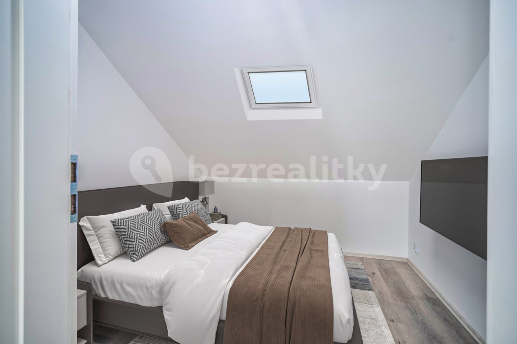 1743976887-aauteuxcjp-p1098521-hdr
