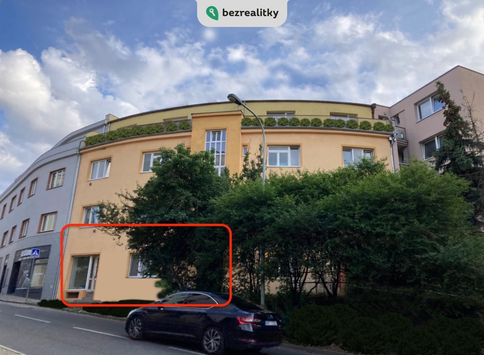 1744749235-qpcfdtwizs-4-main-facade-2c-restaurace