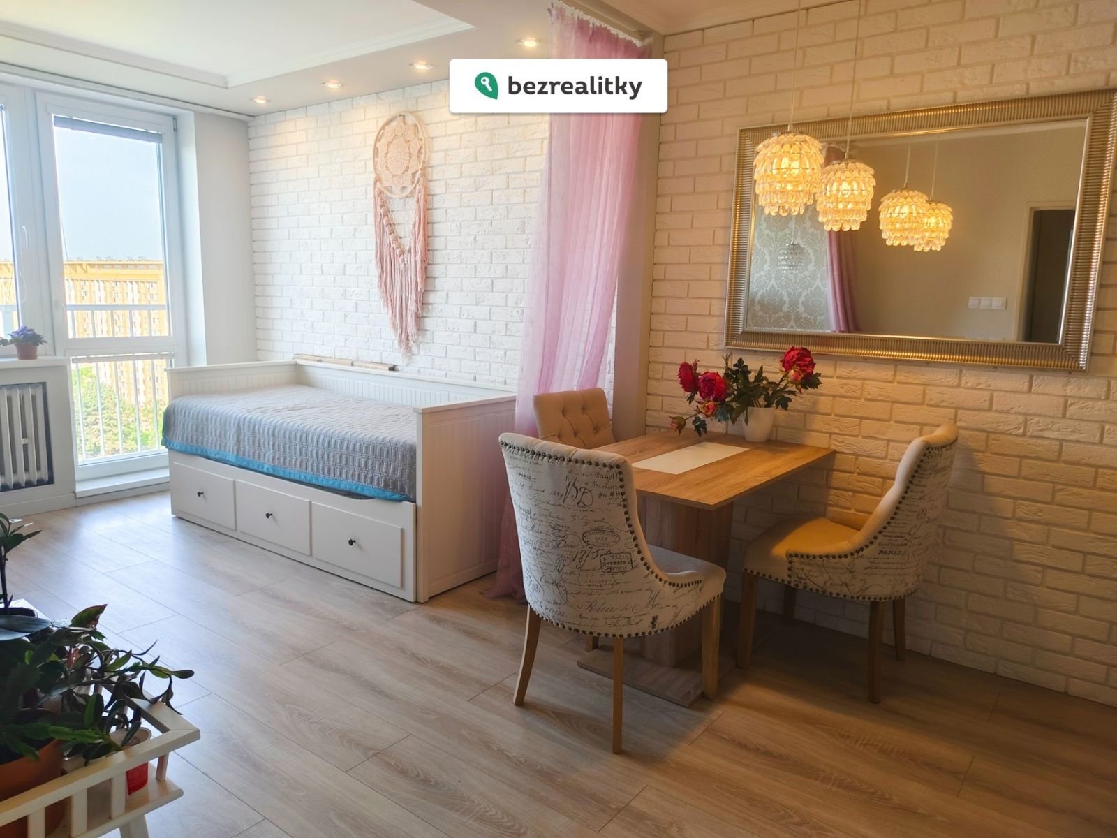 1746263428-pqdvnpzpqb-1000020582