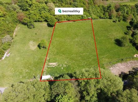 1749122690-gcpllotrhj-pohled-dron-s-cervenym-rameckem | Prodej - pozemek pro bydlení, 2 010 m²