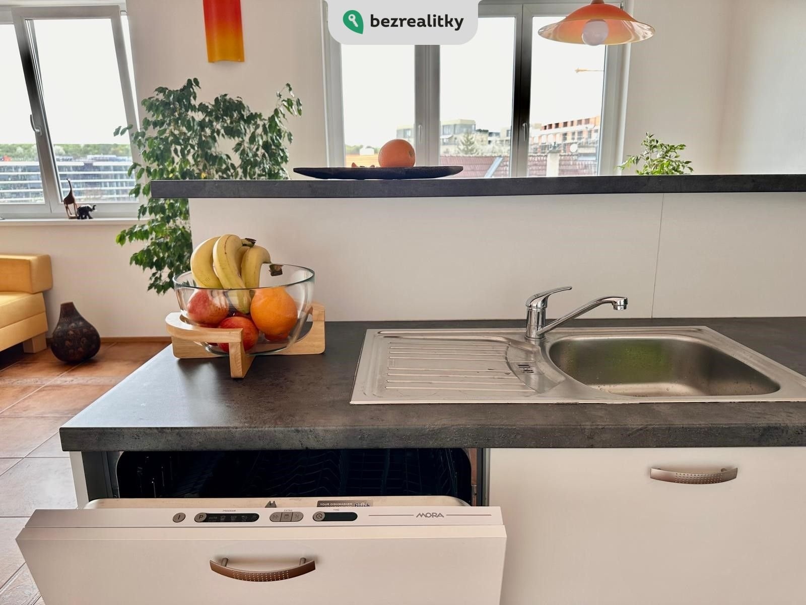 1749030230-zaacuktfhv-kitchen-1-use