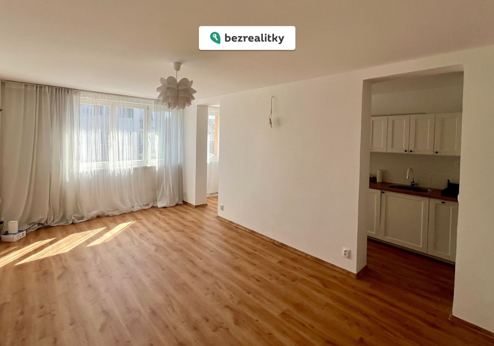 1753257800-dznwnjmqbr-obyvaci-pokoj-celek-final