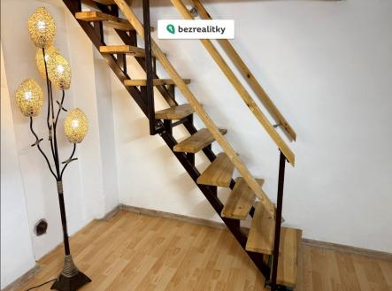 1745525728-tonjshrrlf-foto-interier-schody2 | Prodej - chata/rekreační objekt, 63 m²