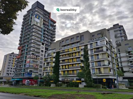 1758536798-ogyojluscl-20250913-101359 | Prodej - malý objekt/garáž