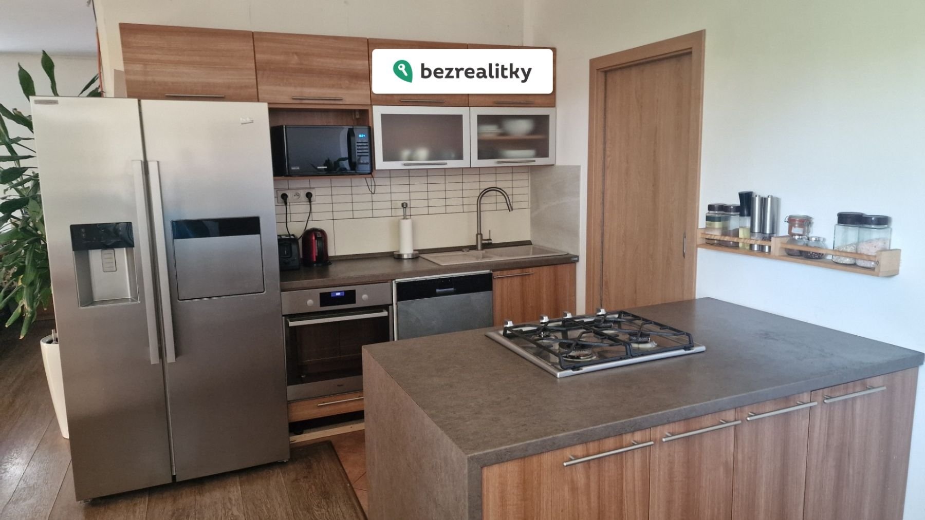 1759855894-tbtprhgkge-1000038347