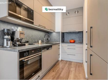 1760353988-fdwspkulkl-sn-c3-admek-obrazovky-2025-10-13-v-c2-a013-08-45 | Prodej bytu, 2+kk, 48 m²