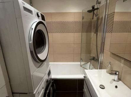 1760975018-xcysbwwdqo-koupelna | Prodej bytu, 3+1, 72 m²