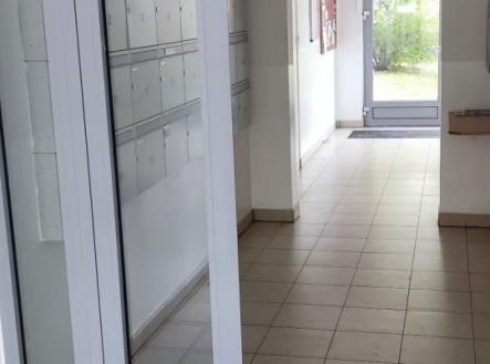 1761560754-udhuxxqvyl-chodba-schr-c3-a1nky | Prodej bytu, 3+1, 68 m²