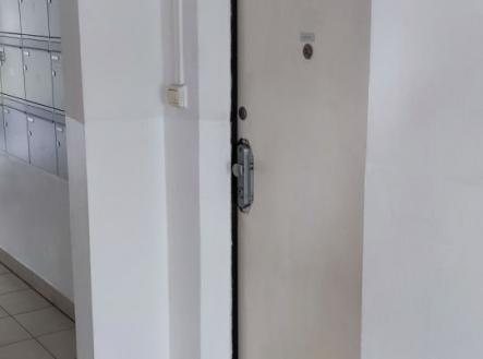 1761560752-zziavfiquj-byt-z-chodby | Prodej bytu, 3+1, 68 m²