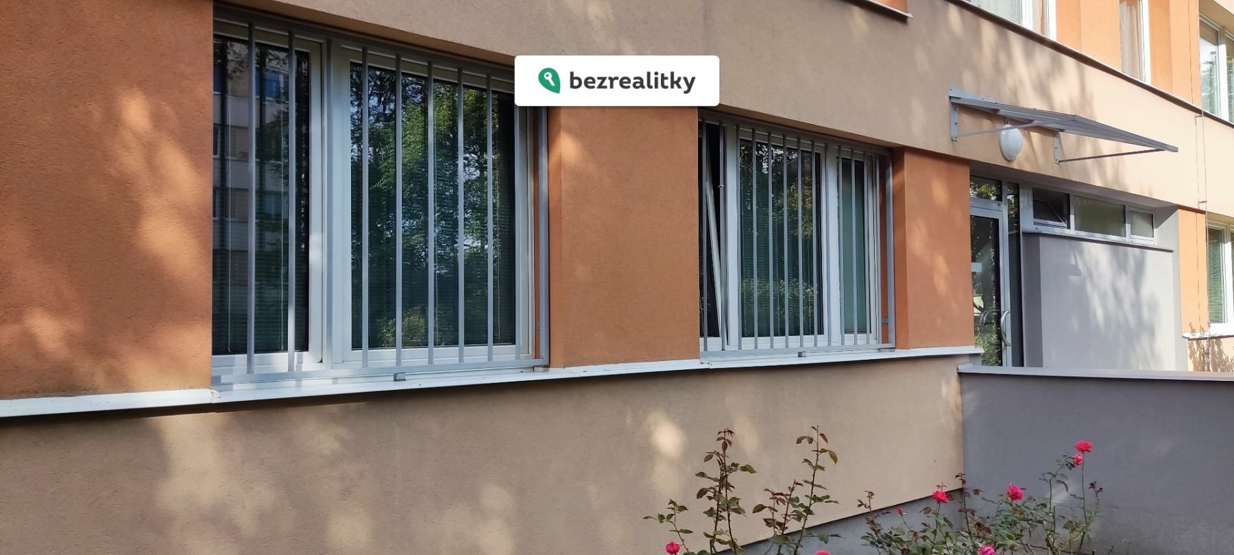 1761560757-rqmhxwcojm-okna-bytu-z-venku