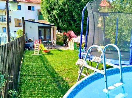 1762513884-ssqgrzrblh-gar-c3-a1-c5-be-zahrada-4 | Prodej bytu, 3+1, 237 m²