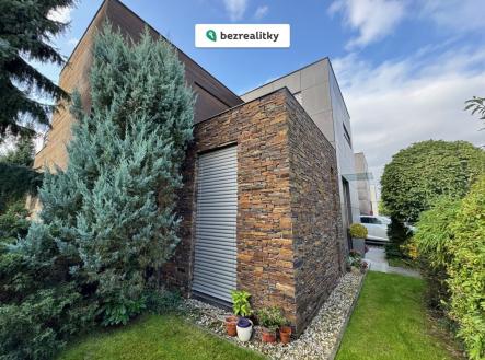 1762787282-gesvvnxbag-pohled-z-boku-na-sirku | Prodej - dům/vila, 197 m²