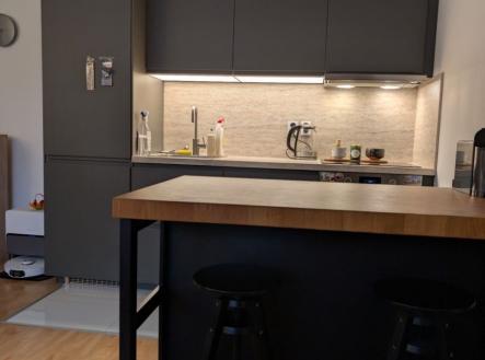 1762989825-emvlqnjdrm-pxl-20251108-141511938 | Prodej bytu, 1+kk, 36 m²