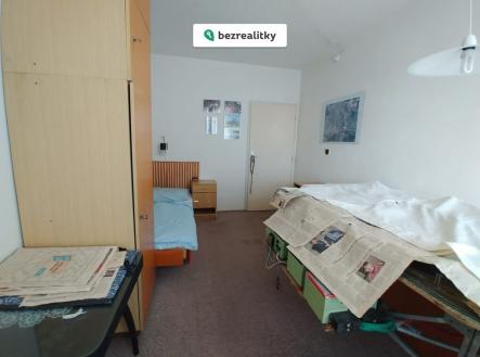 1763042544-jswugrfvpd-loznice-od-okna | Prodej bytu, 2+kk, 43 m²