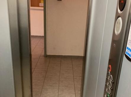 1763149176-umcoriaybu-vchod-4 | Prodej bytu, 5+1, 118 m²