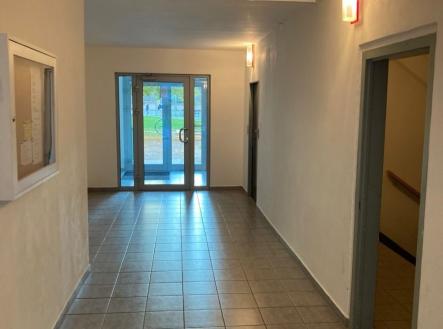 1763149174-kulmoziisq-vchod-2 | Prodej bytu, 5+1, 119 m²