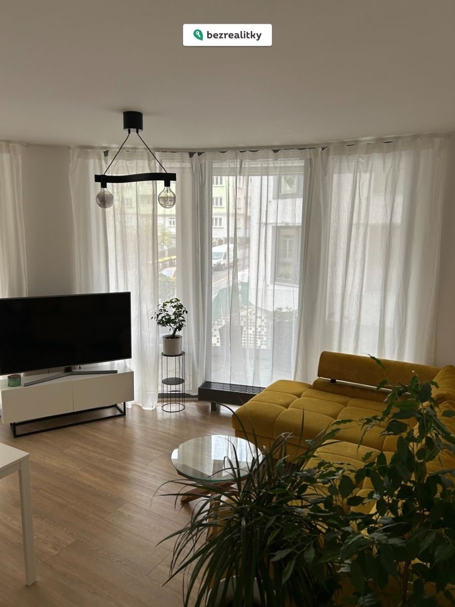 1763315216-aznzttvbfy-img-5474