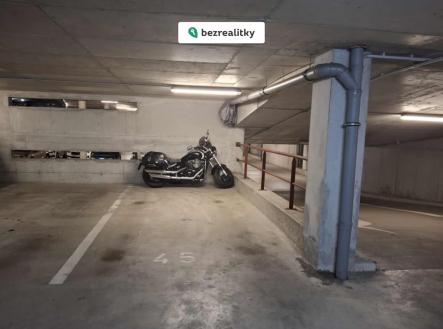 1763458042-pormspqryc-parking-1 | Prodej - malý objekt/garáž