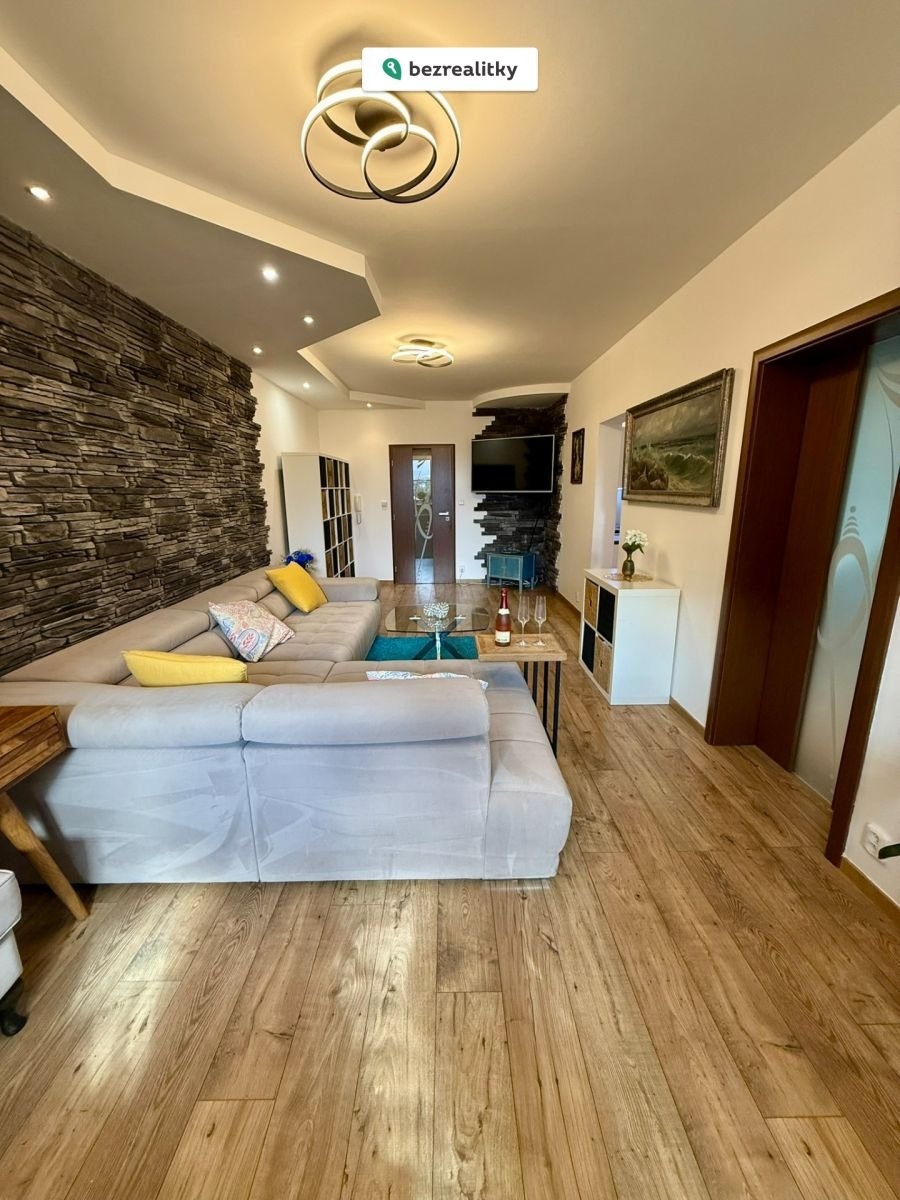 1763839655-lznhxbucmb-img-0956