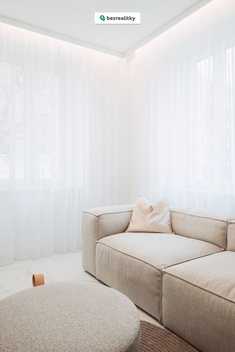 1763932867-wosgvxqwtz-dscf4961-enhanced-nr