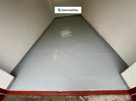 1762684079-cvchxcwyjf-img-5885 | Prodej - malý objekt/garáž