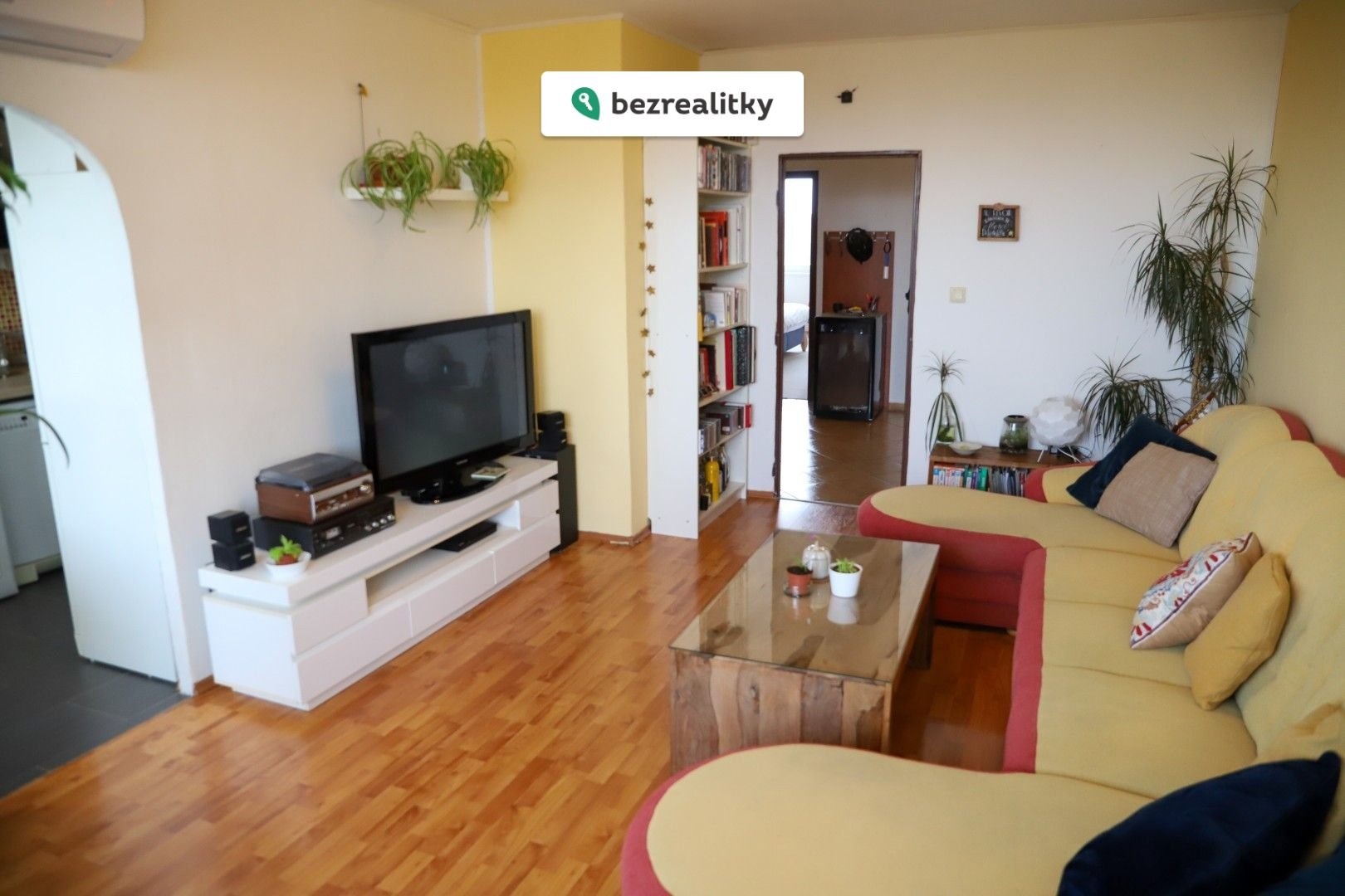 1764703531-qiwzwifpil-01-praha4-byt-na-prodej-obyvaci-pokoj