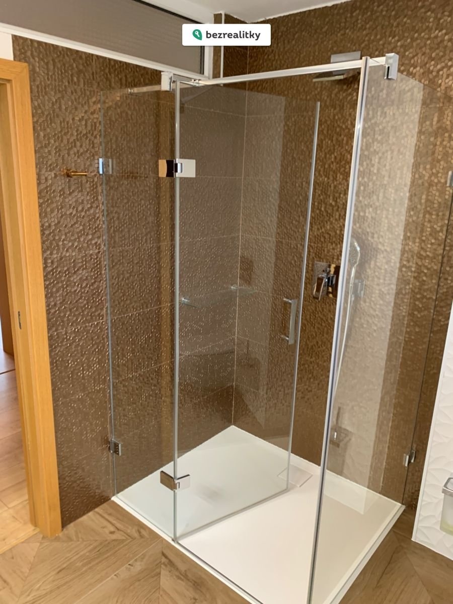 1766330912-hrgjmvynmm-img-7944