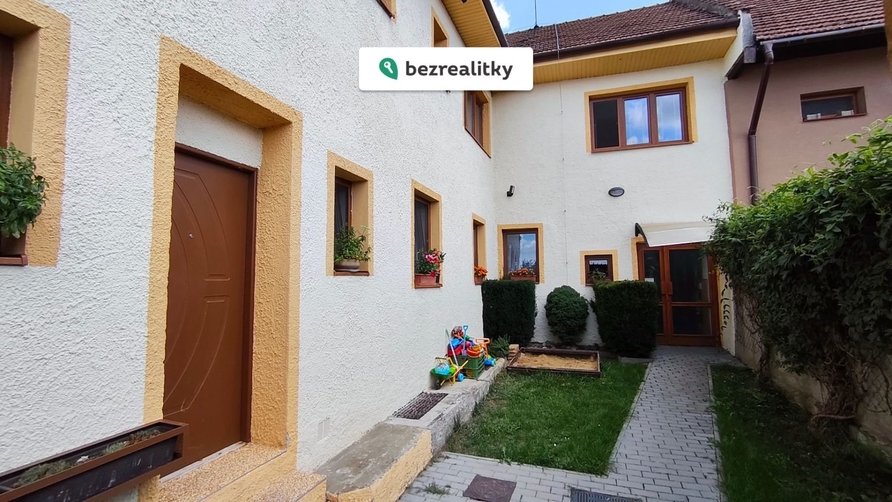 1760270303-eanzhuxvlq-03