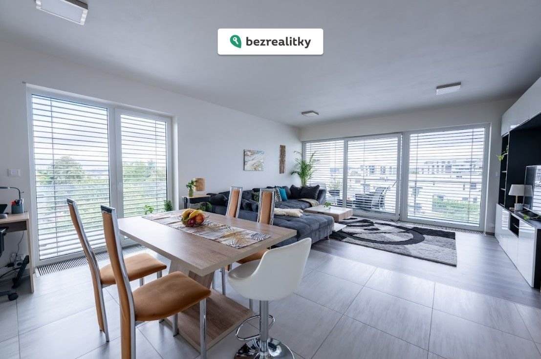 1766877640-bunnhgsbjm-j-c3-addeln-c3-ad-koutek-s-ob-c3-bdvac-c3-adm-prostorem