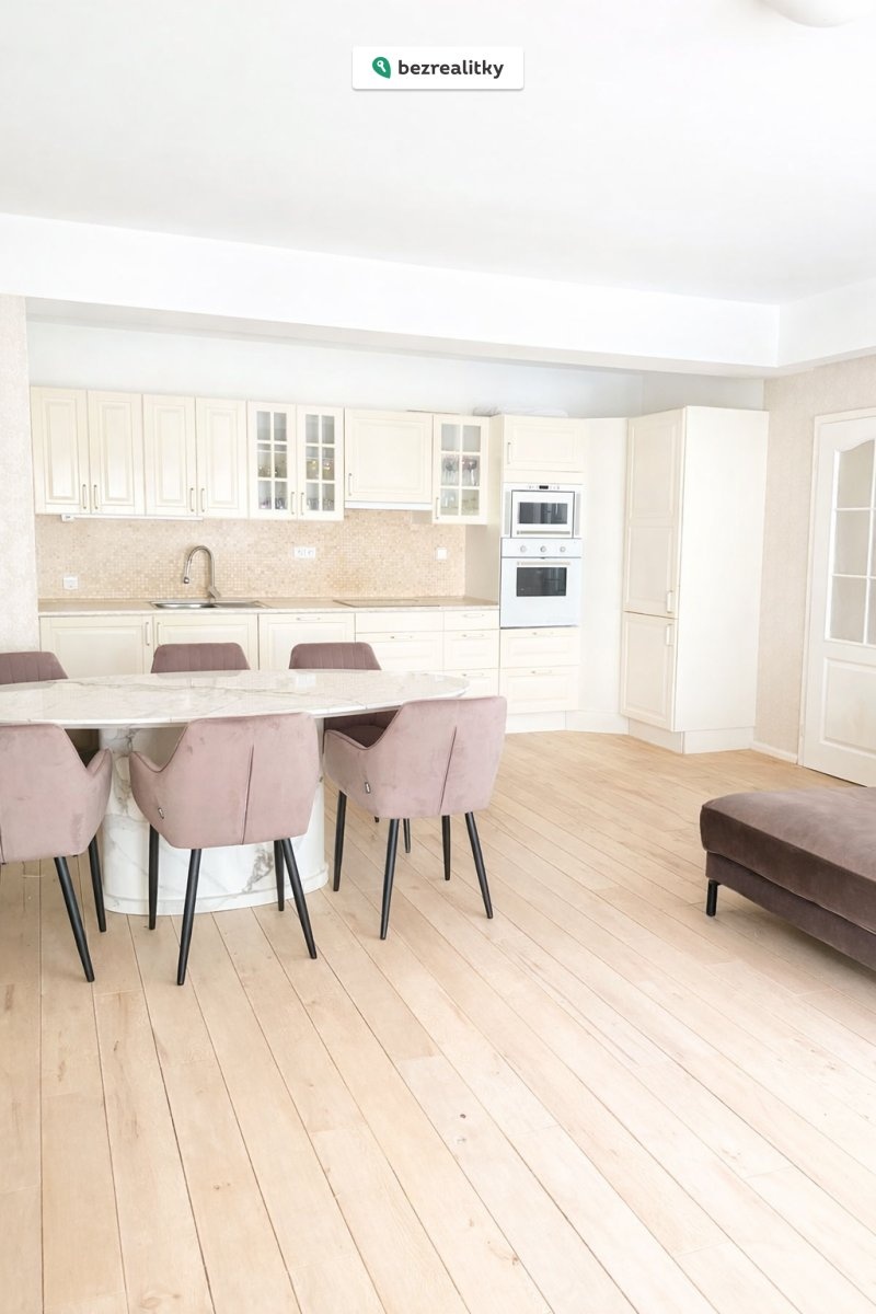 1767632121-pjvyjcwbzb-02-photo