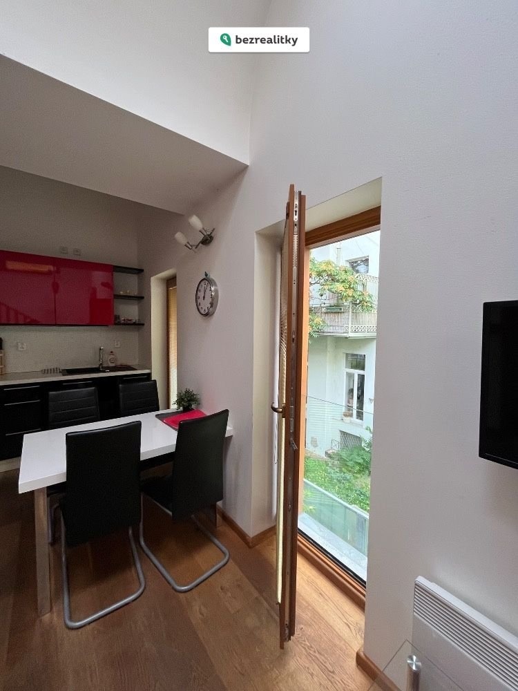 1758825762-zjexzgjwiu-img-2714