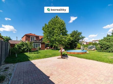 1768150173-wfmknogqsf-bar-c3-a1k-a-okol-c3-ad-parking | Prodej - dům/vila, 156 m²