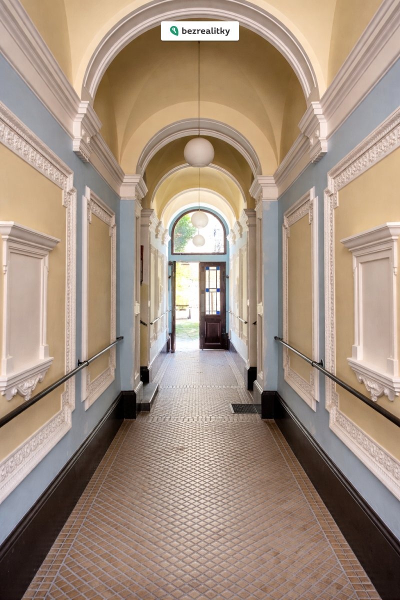 1774816120-udvwyrqipq-chodba1