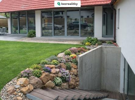 1770117115-vrfcmtqggu-file-00000000b3c071f4a94f5cd2e769cd13-7e2 | Prodej - dům/vila, 390 m²