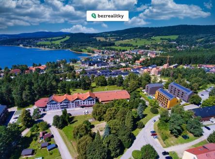 1770814656-izskyljqhy-dron-canada-jezero | Prodej - dům/vila, 930 m²