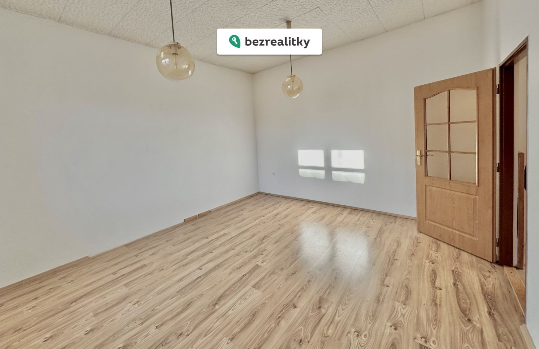 1771523731-nznioesswj-m-c3-adstnost-dole