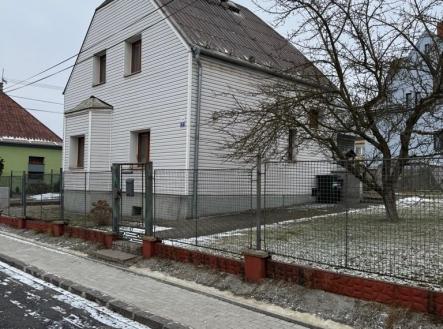 1771772851-yozicxdiwf-35093550-02cb-4b7a-acee-1135461e260b-1-105-c | Prodej - dům/vila, 100 m²