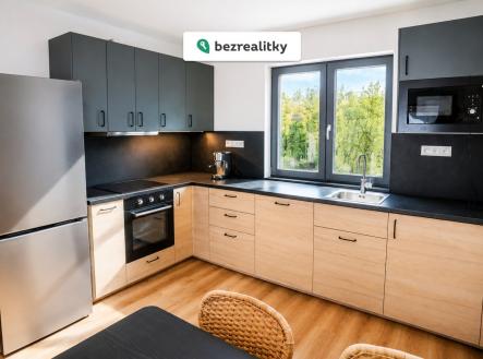 1778525340-a-bright-modern-kitchen-interior-scene-photograph | Prodej - dům/vila, 195 m²