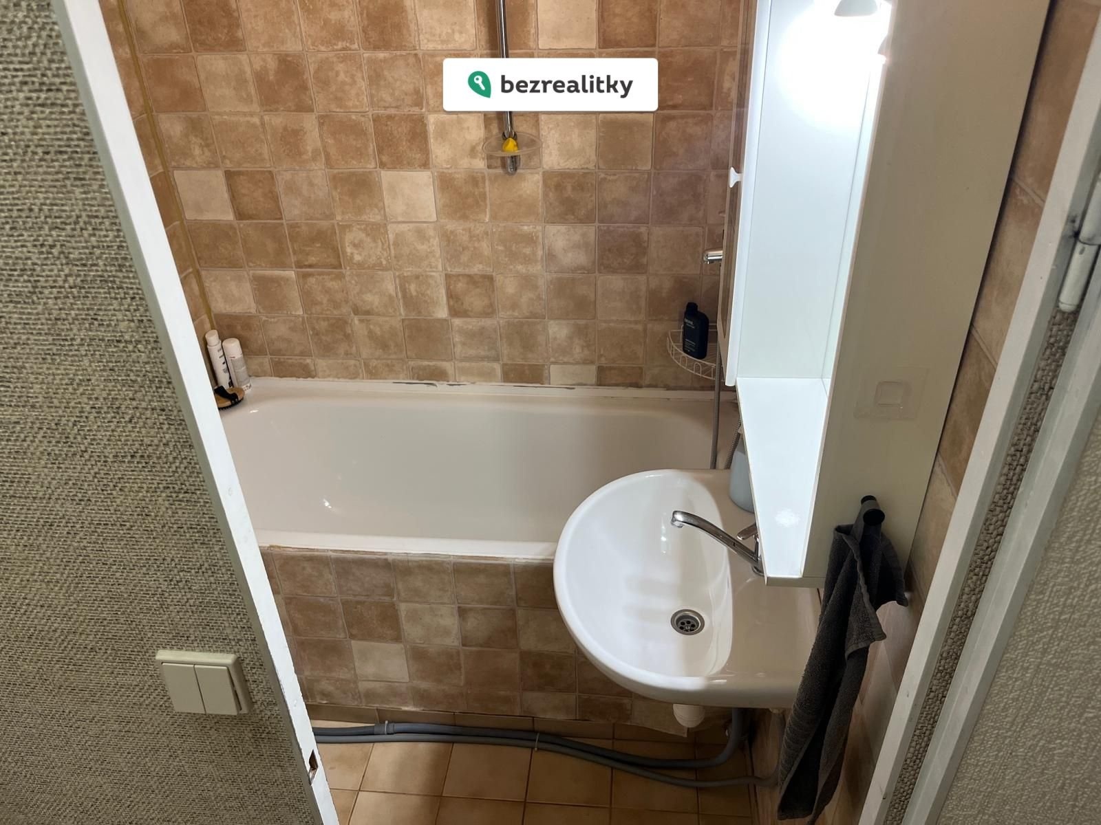 1772361689-wytuphmpvu-img-2702