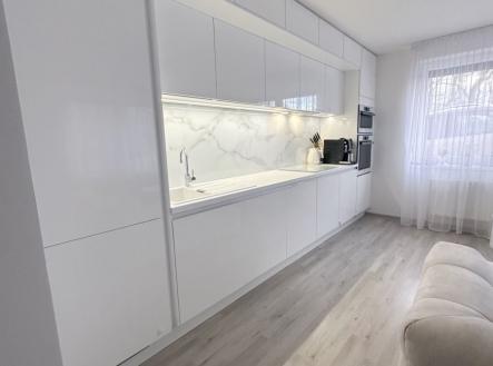 1772622813-ieqirblwts-06067286-2fb6-4d9d-bb9f-87c6968b3d3a | Prodej bytu, 3+kk, 81 m²