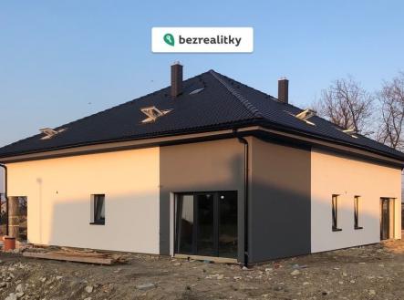 1772725482-qduspllphf-3b8bb369-4a62-489b-b01f-ca276f8300f2-1-105-c | Prodej - dům/vila, 106 m²