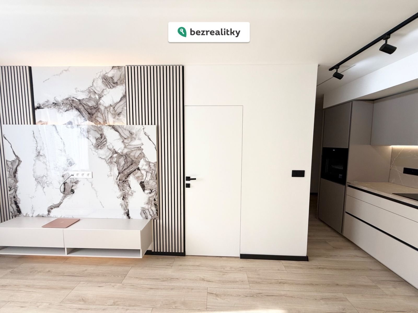 1774377886-jvzrxbievi-img-1617