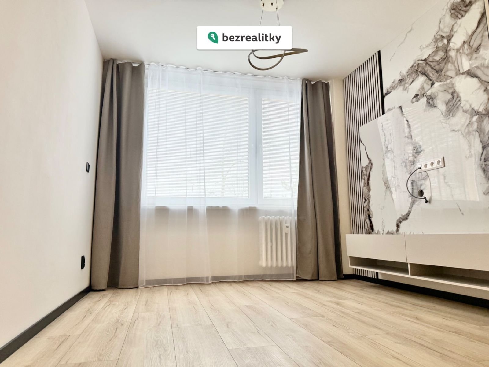 1774377914-eztlsbgywe-img-1956