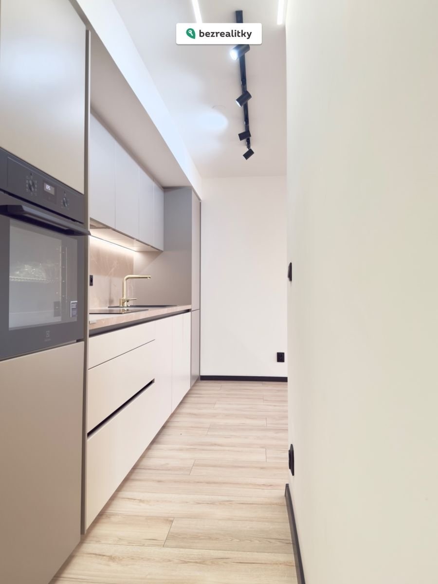 1776587643-yzbhutaktl-img-2090