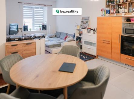 1773935448-vhdglqtofl-kuchyn-c4-9b-a-obyv-c3-a1k-281-29 | Prodej bytu, 4+kk, 107 m²