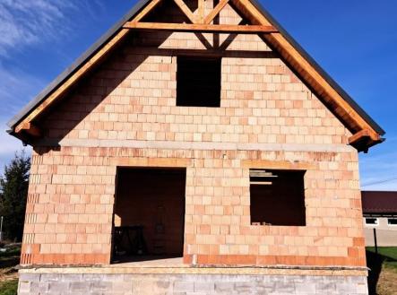 1773851379-ldiqyevrrq-whatsapp-image-2026-03-18-at-17-27-43 | Prodej - dům/vila, 150 m²