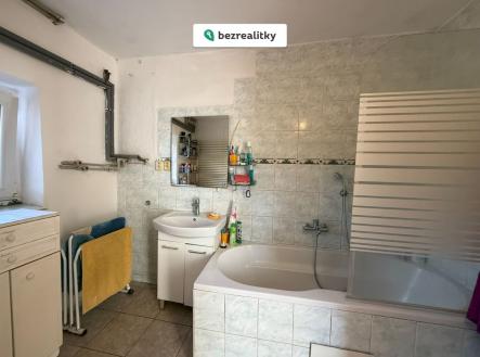 1774116778-blytkkzxth-koupelna-1-vana | Prodej - dům/vila, 126 m²