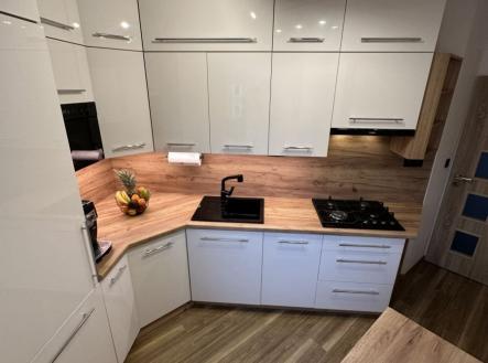 1774184952-sbrmaddval-kuchyn-c4-9b-4 | Prodej bytu, 2+1, 55 m²